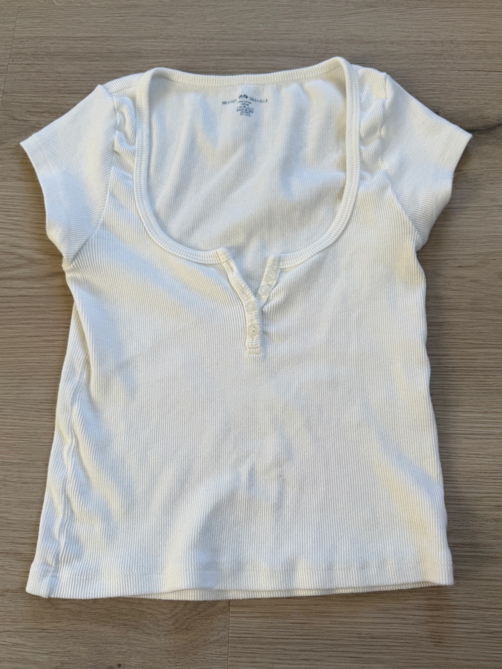Brandy Melville White Ribbed Short-Sleeve Henley Zelly Crop Top Chic Casual